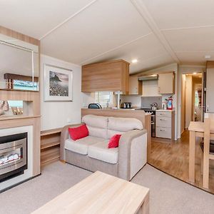 Pet friendly Gold Holiday Caravan 3 Bed